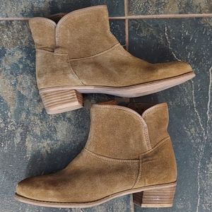 Classic suede ankle bootie
